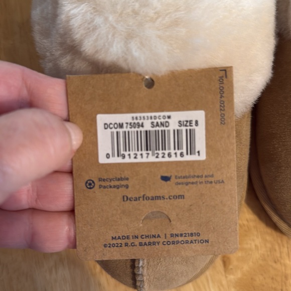 ⭐️NEW⭐️ Fireside by Dearform "Sydney" Shearling Slippers - Picture 10 of 10